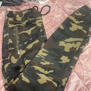 Cargo camo pants